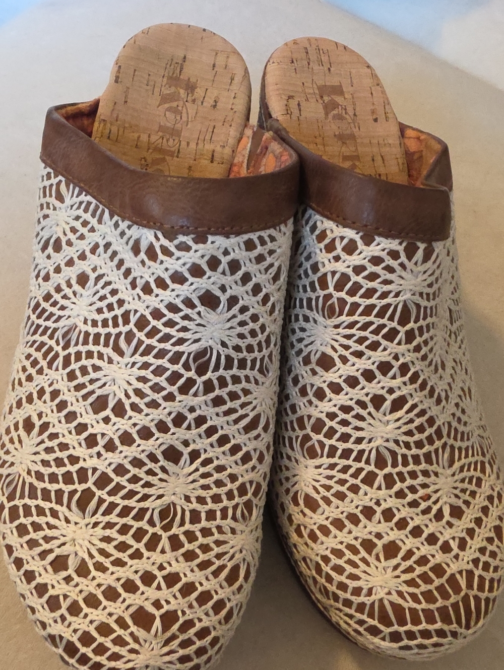 KORKS-EASE Sz 9  Brown Leather W/ White Crochet Slip-On Mules EUC